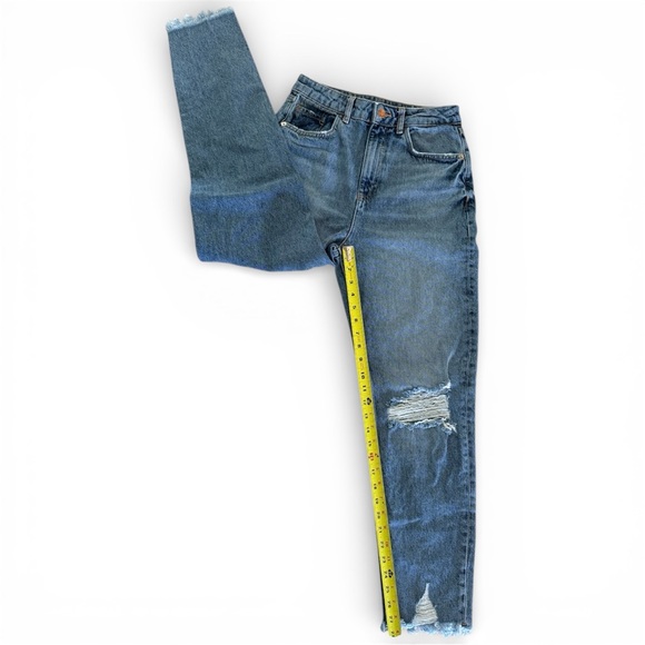 Zara High Waisted Distressed Mom Jeans Size 4 EUR 36 Light Wash Ripped Raw Hem - Picture 2 of 8